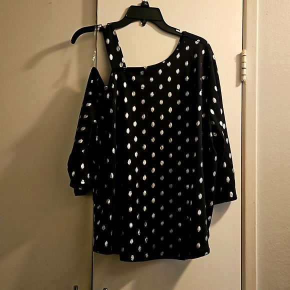 Off the shoulder polka dot Blouse - Picture 1 of 2